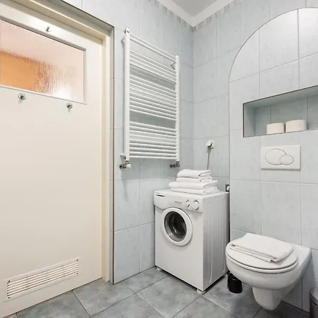 Rondo Szendzielarza Standard By Bookinghost Apartman *