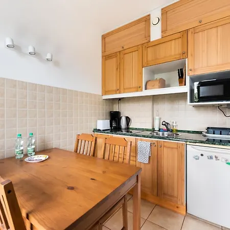 Rondo Szendzielarza Standard By Bookinghost *