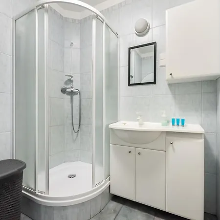 Rondo Szendzielarza Standard By Bookinghost