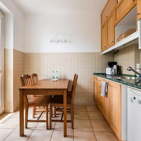 Rondo Szendzielarza Standard By Bookinghost * 华沙